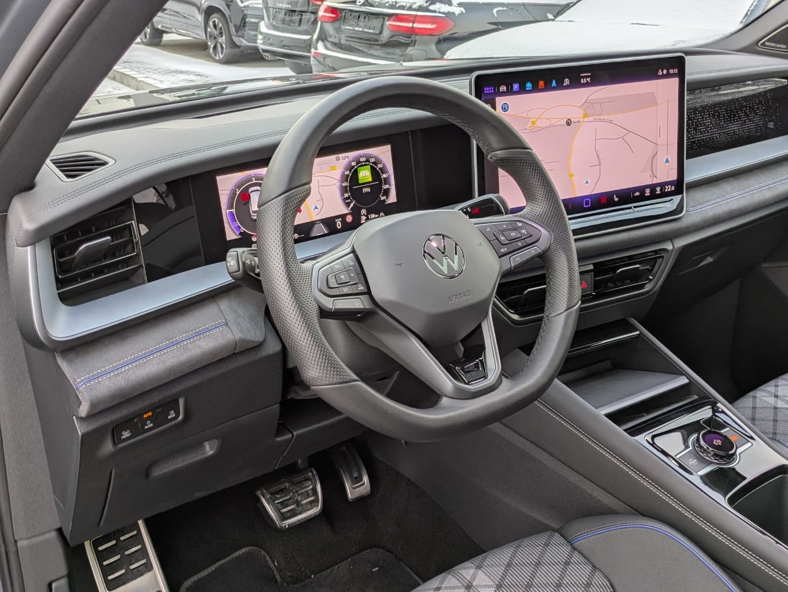 Fahrzeugabbildung Volkswagen Tayron 2.0 TDI 4M R-Line BLACK*7S*IQ-L.*PANO*HUD