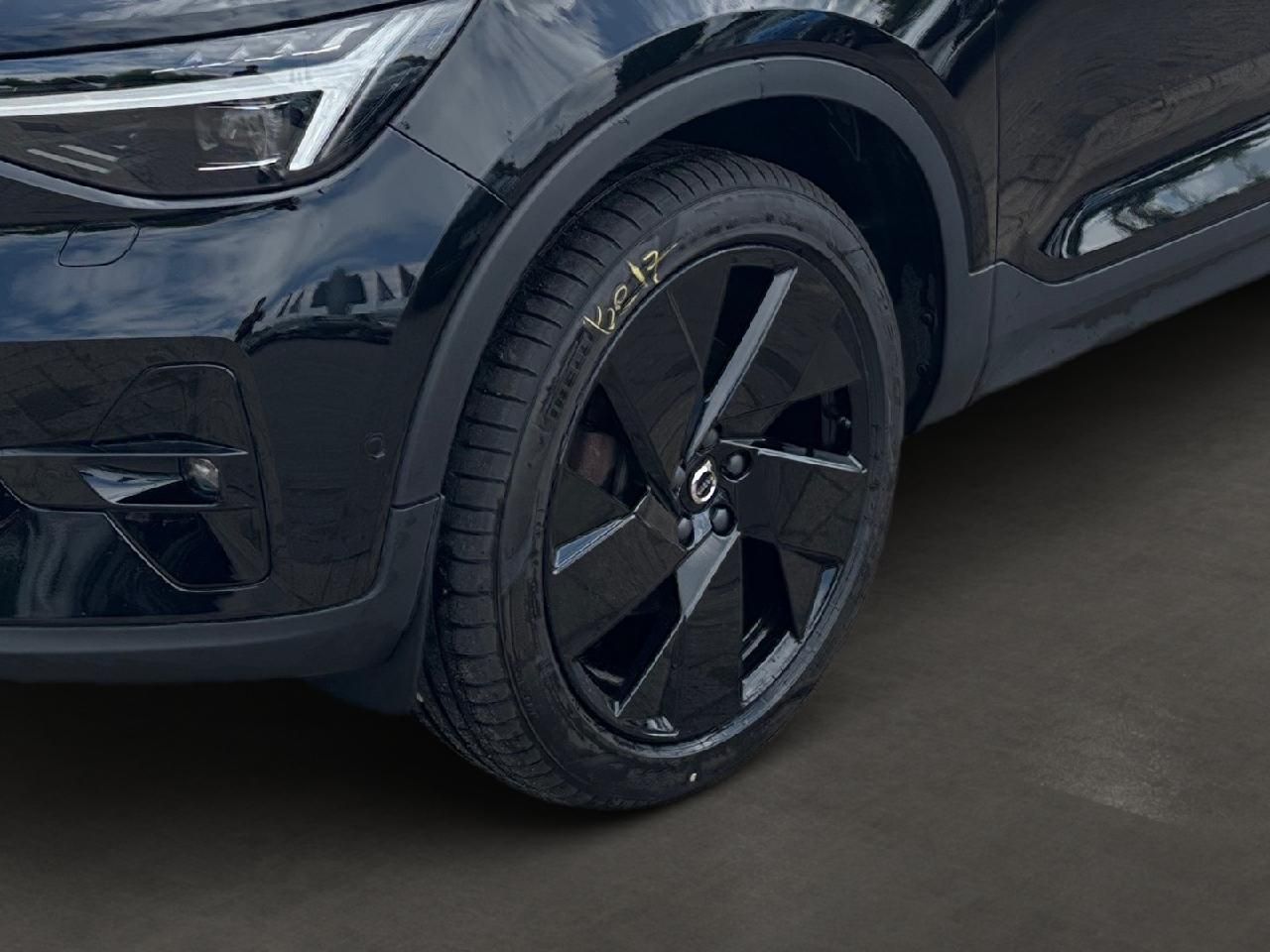 Fahrzeugabbildung Volvo XC40 B4 Benzin Plus Black Edition 2WD
