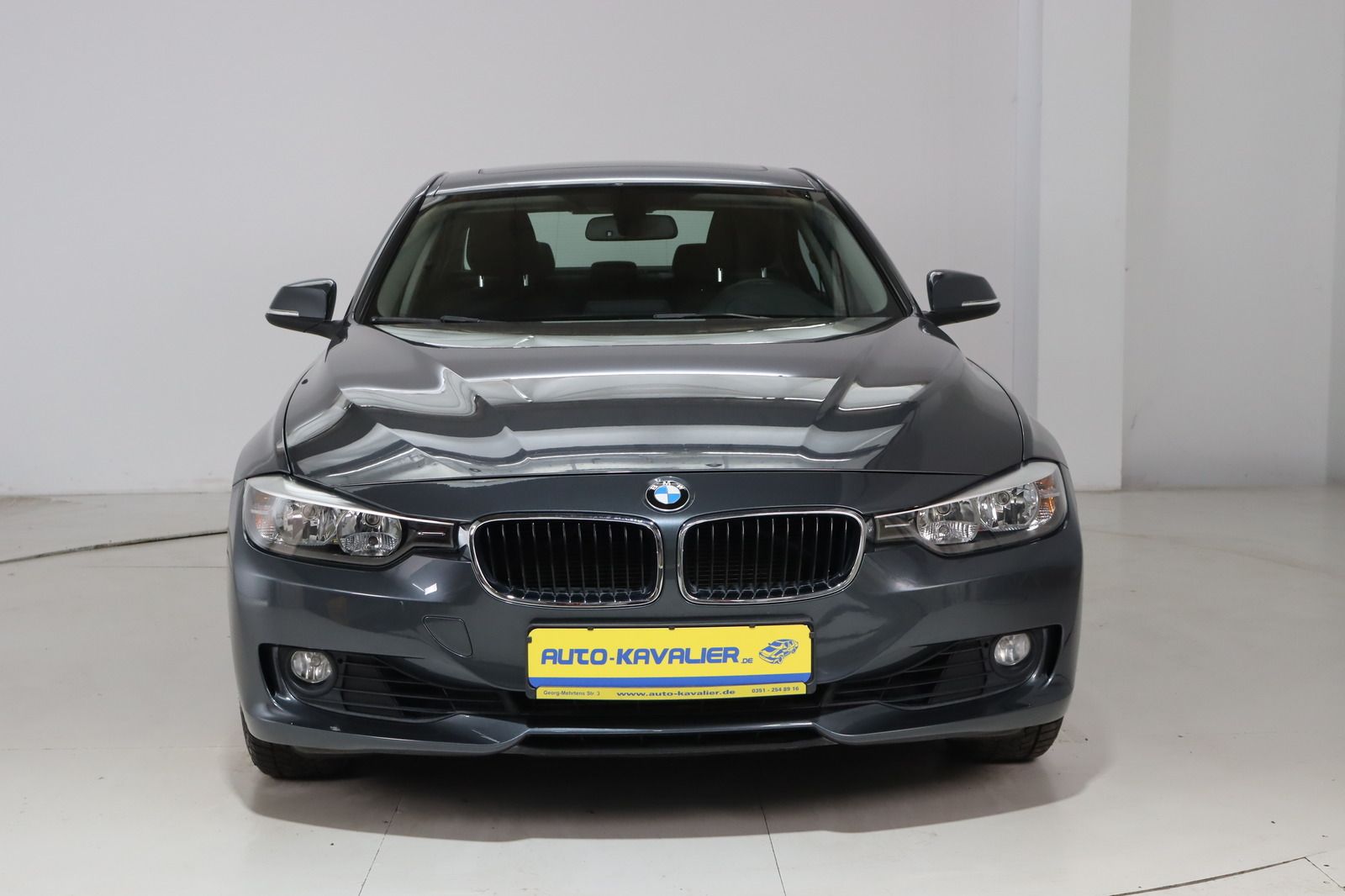 Fahrzeugabbildung BMW 320 i * AHK * Navi * SD