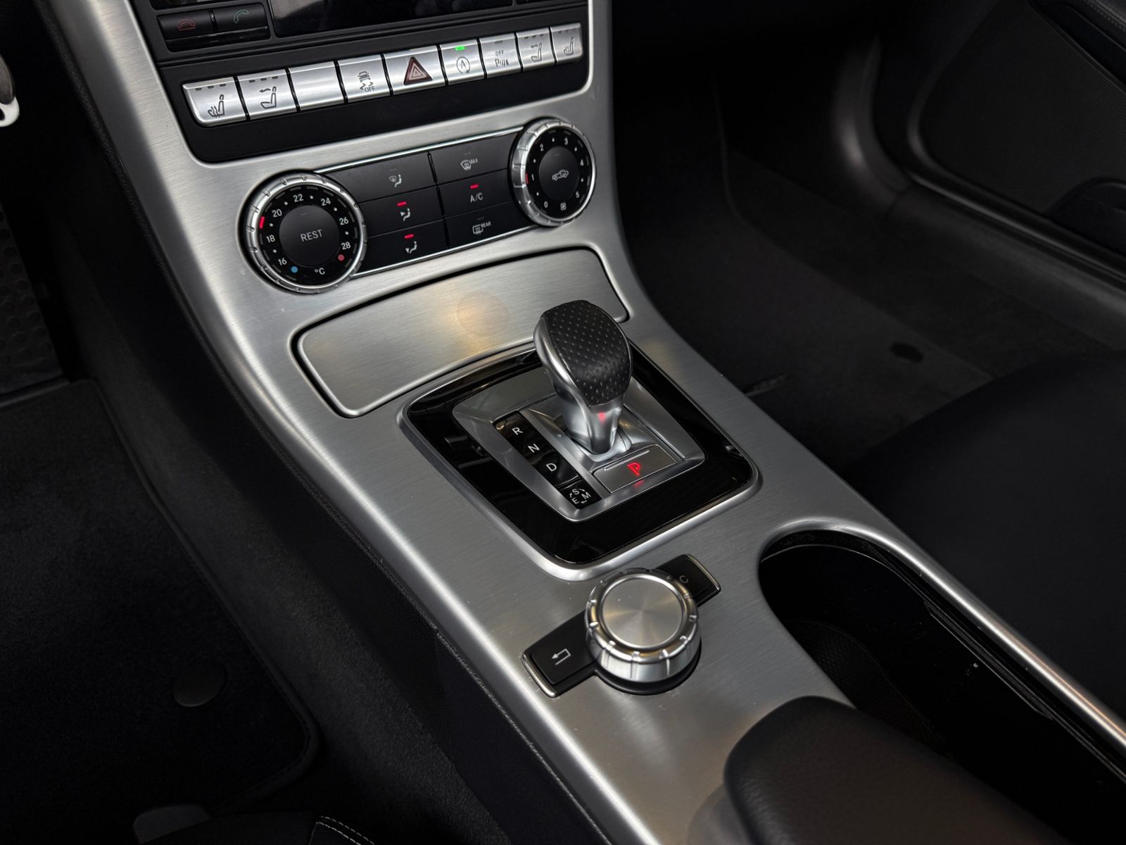 Fahrzeugabbildung Mercedes-Benz SLC 200 NAVI AIRSCARF ALU