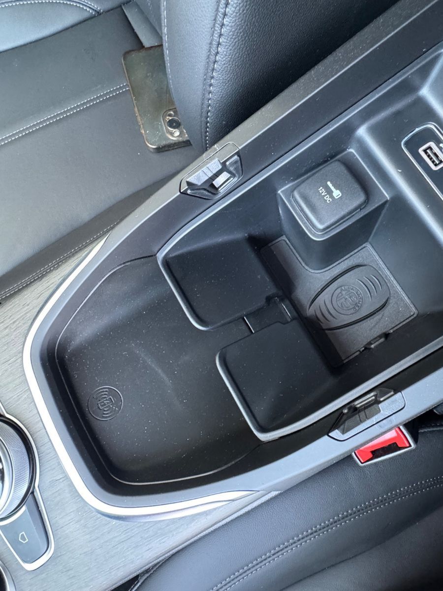 Fahrzeugabbildung Alfa Romeo Giulia Ti Q4/MEMORY/ACC/NAVI/KAMERA/LEDER/