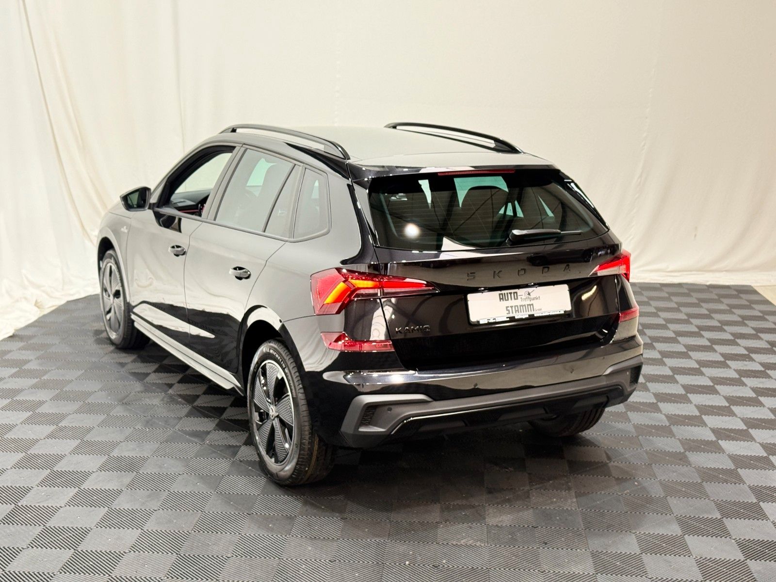 Fahrzeugabbildung SKODA Kamiq Monte Carlo / DSG / Matrix / Navi / AHK