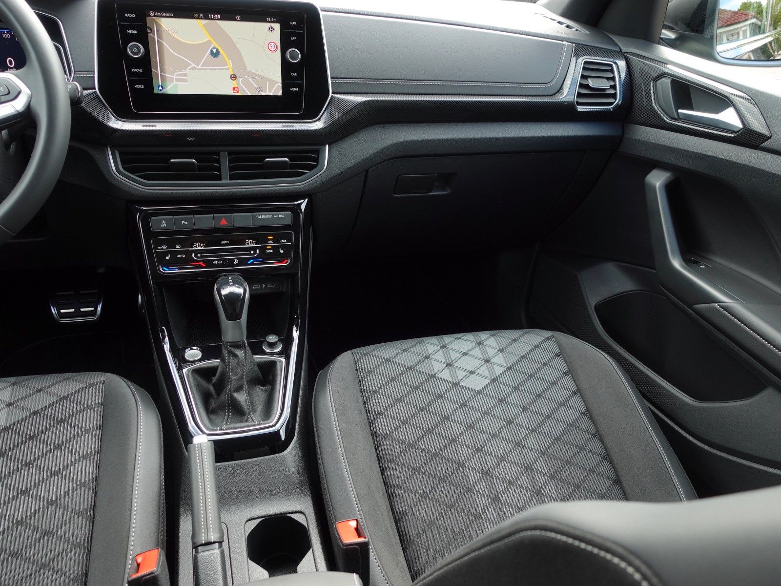Fahrzeugabbildung Volkswagen T-Cross 1.5 TSI OPF DSG R-Line I.Hd/AHK/Matrix/.