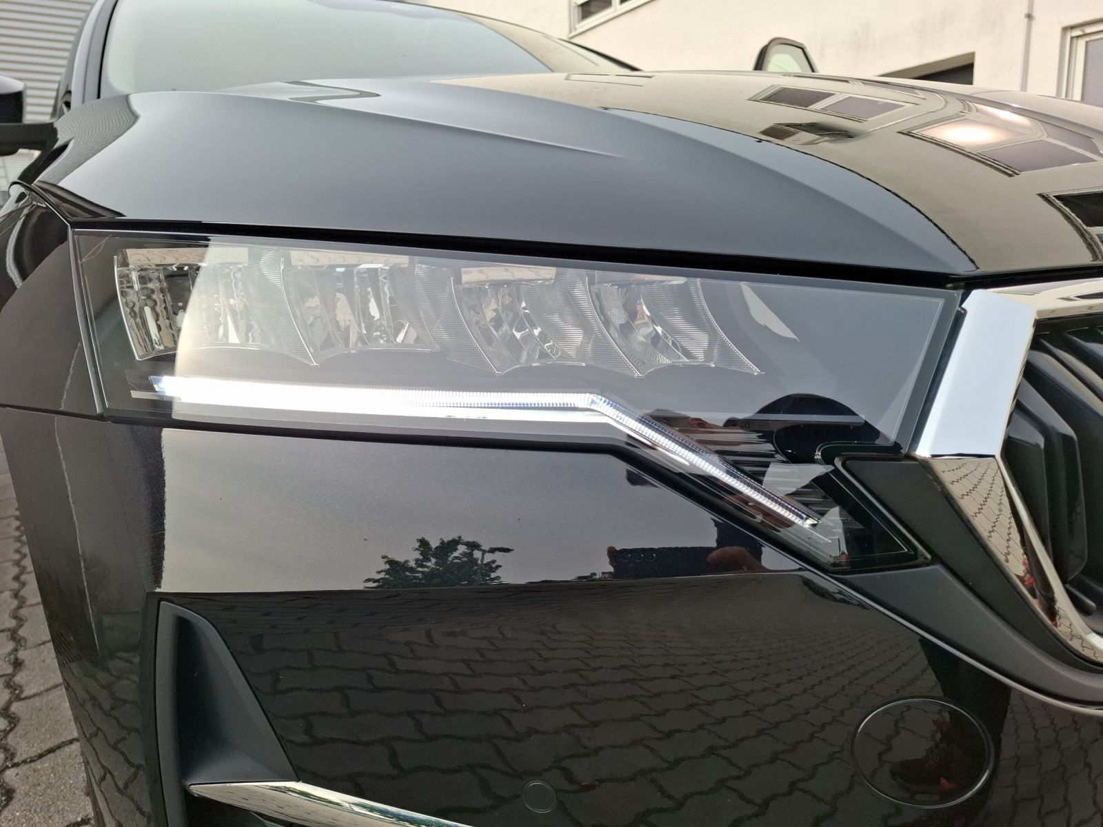 Fahrzeugabbildung SKODA Octavia Combi TDI Selection DSG  LED RFK GRA SH