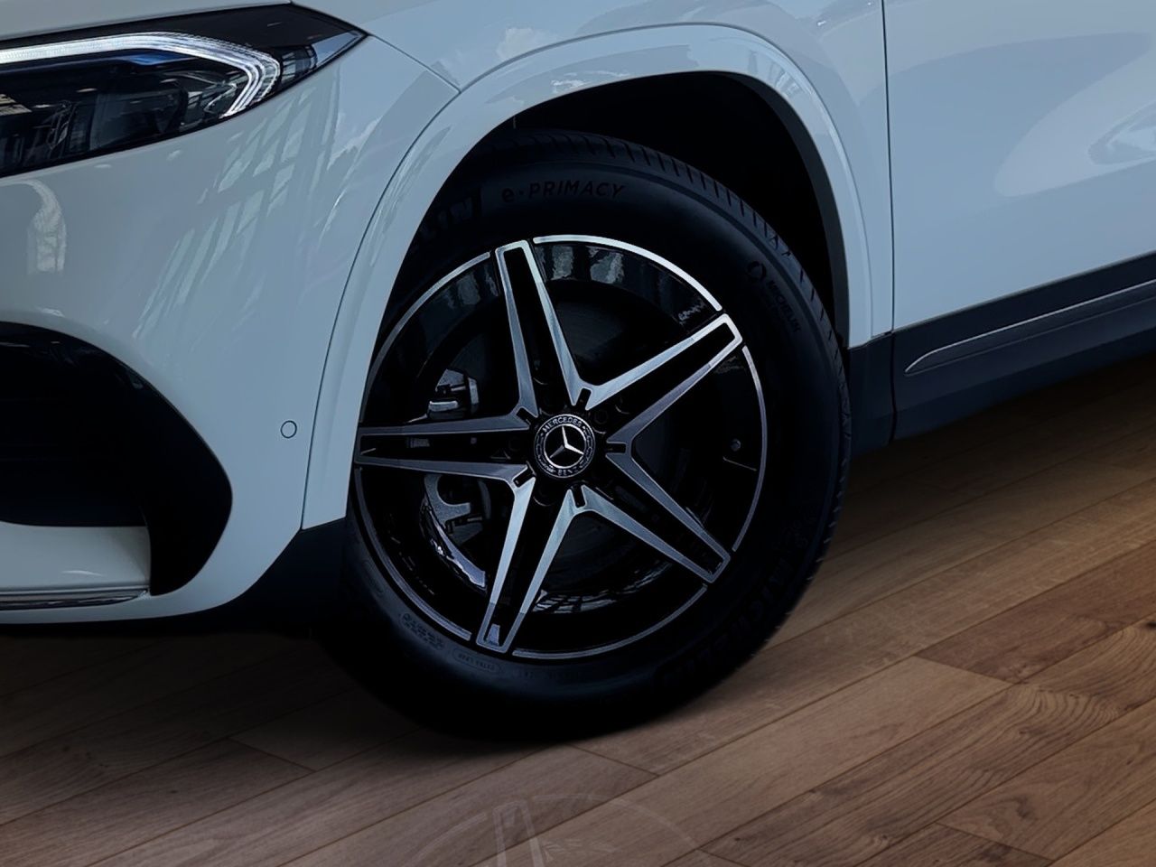 Fahrzeugabbildung Mercedes-Benz EQA 300 4M BONUS+AMG+AHK+MEMORY+360+DISTR+2Z-KLI