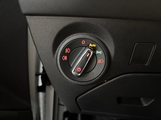 Leon FR 2.0 TDI LED Navi DAB AHK 2xPDC Kamera