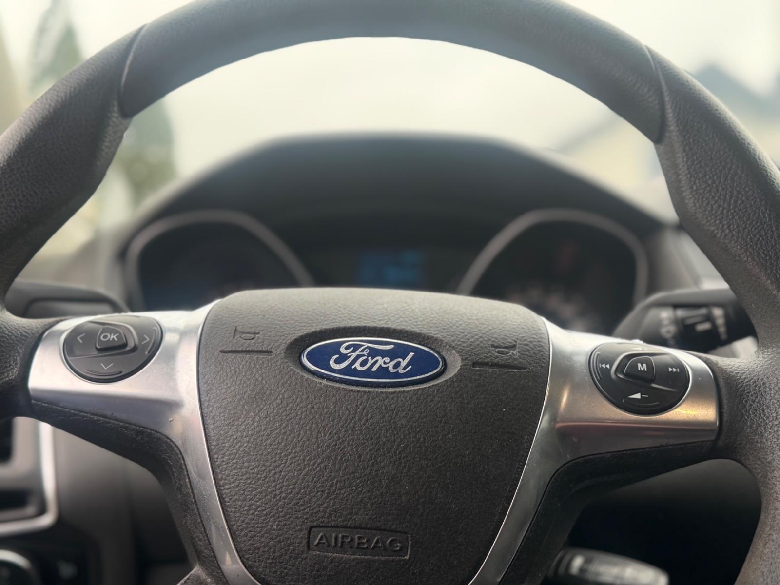 Ford Focus 2012 — photo 34