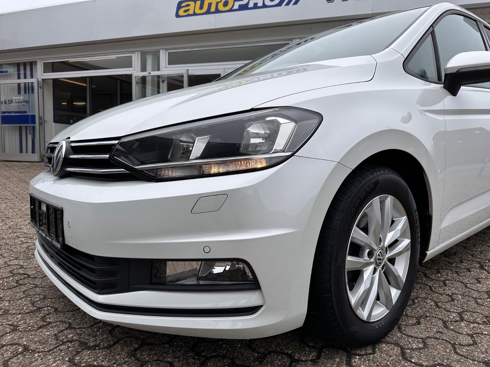 Fahrzeugabbildung Volkswagen Touran Comfortline 1.4 TSI 7-Sitze/ACC/SHZG/Navi