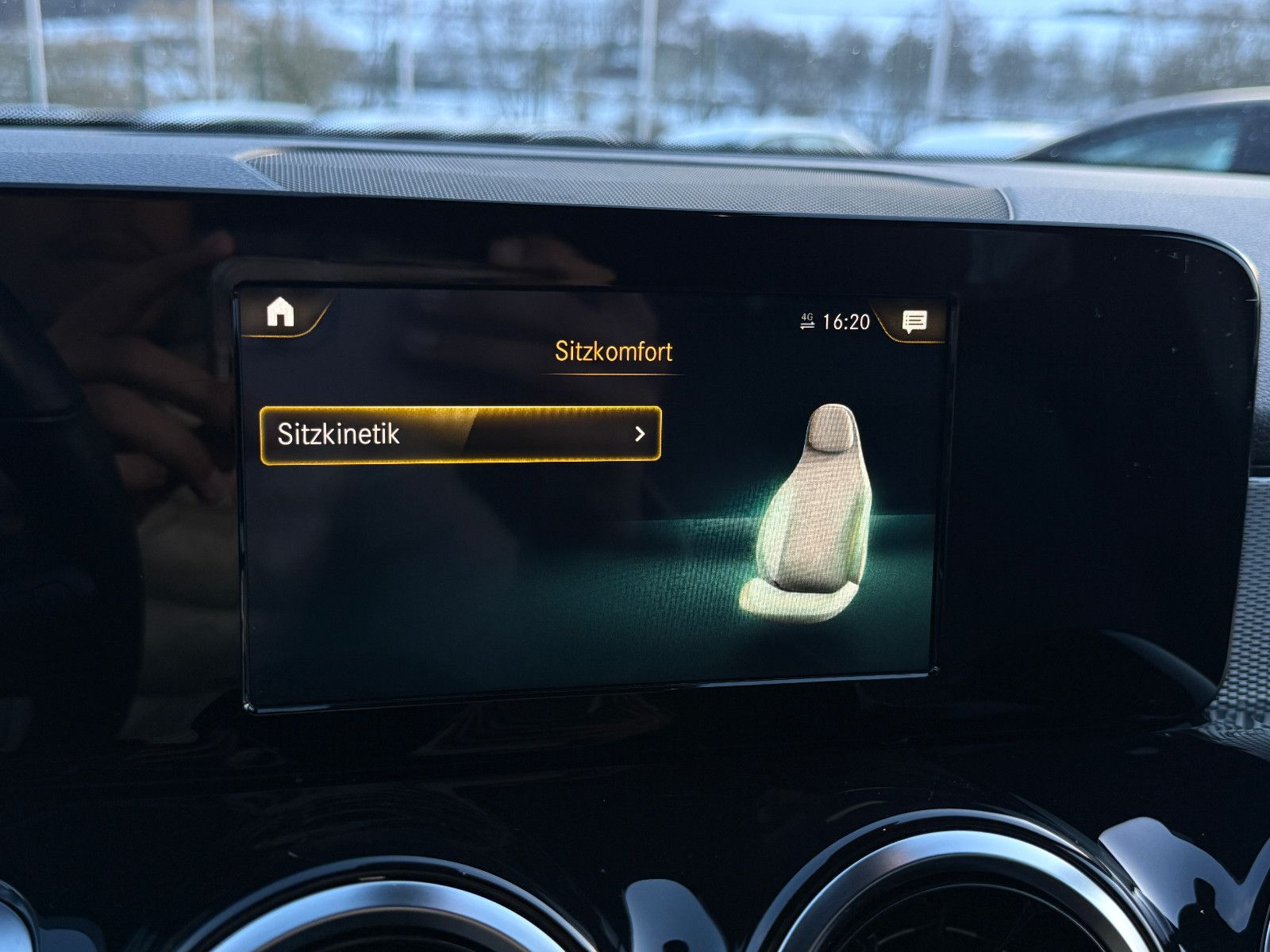 Fahrzeugabbildung Mercedes-Benz GLB 220d 4Matic Aut AHK DAB Navi Memory SHZ PDC