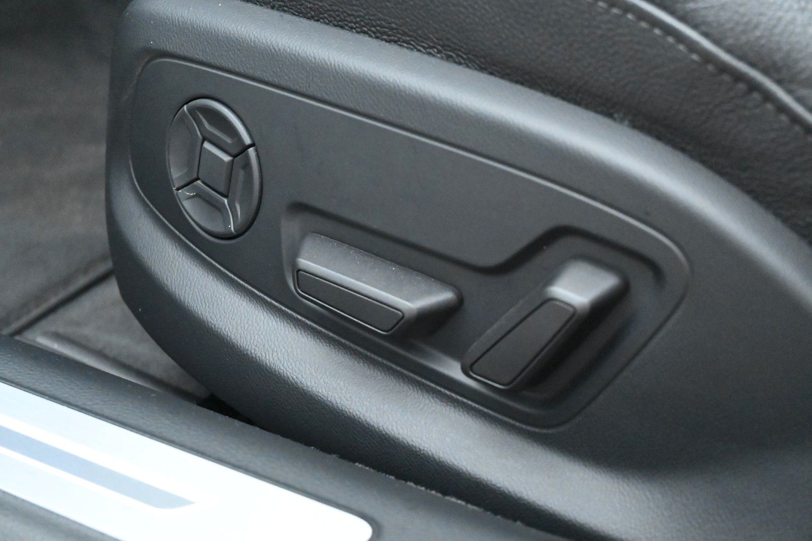 Fahrzeugabbildung Audi A8 50 TDI quattro *NAV*ACC*STDHZG*360°*MIETKAUF*