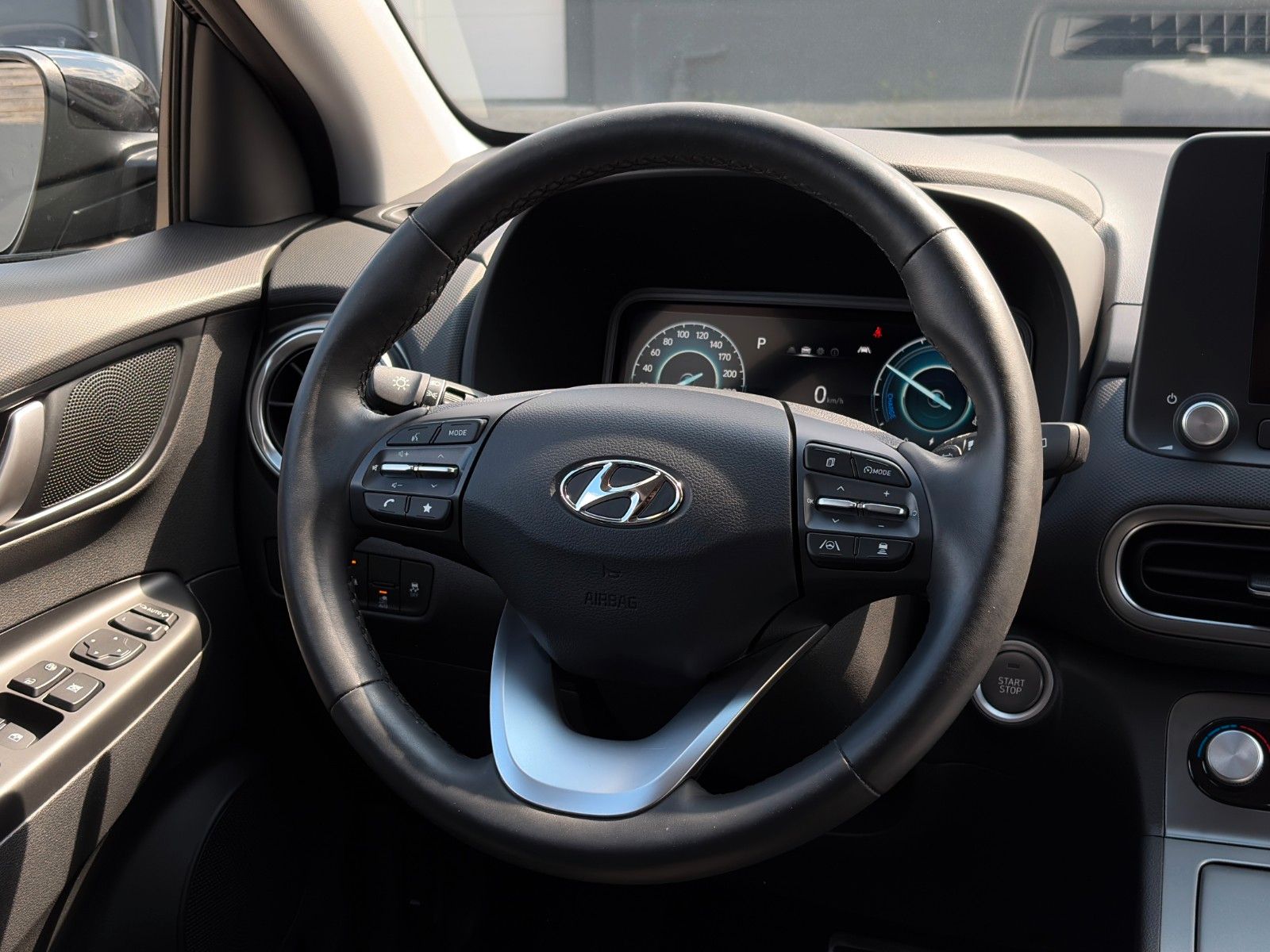 Fahrzeugabbildung Hyundai KONA E Trend SHZ LHZ ACC LKA LFA CarPl. LED WiFi