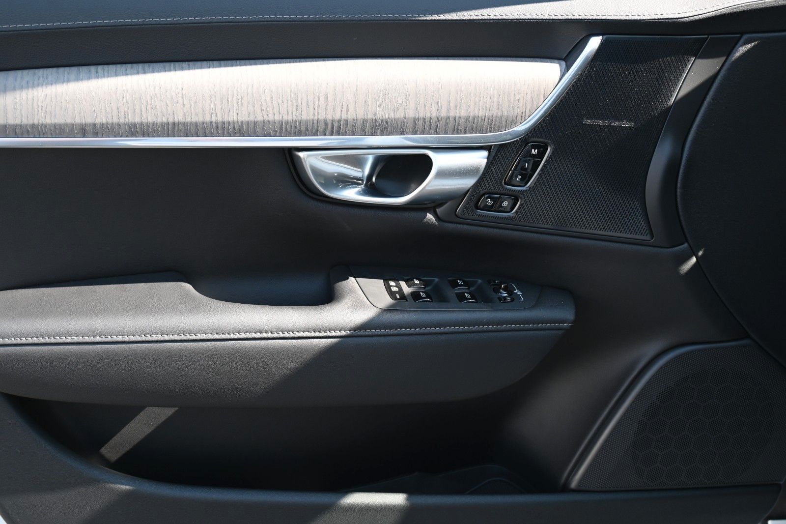 Fahrzeugabbildung Volvo V90 B4 Diesel Plus Dark*Pano*360°*STHZG*21 Zoll*