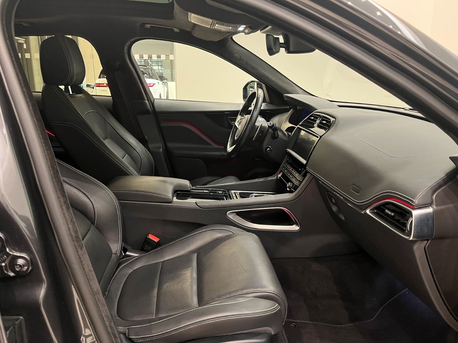 Fahrzeugabbildung Jaguar F-Pace 30d R-Sport AWD Panorama & 22" Rad