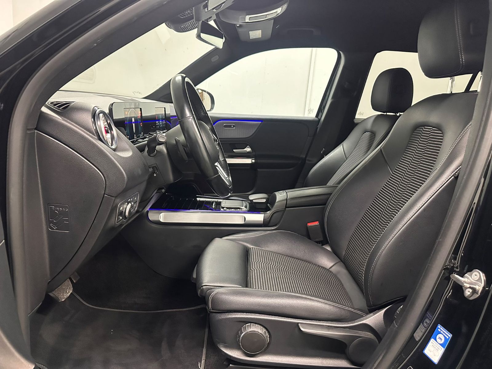 Fahrzeugabbildung Mercedes-Benz GLB 200 d 4MATIC DCT*NIGHT*AHK*KEYLESS*