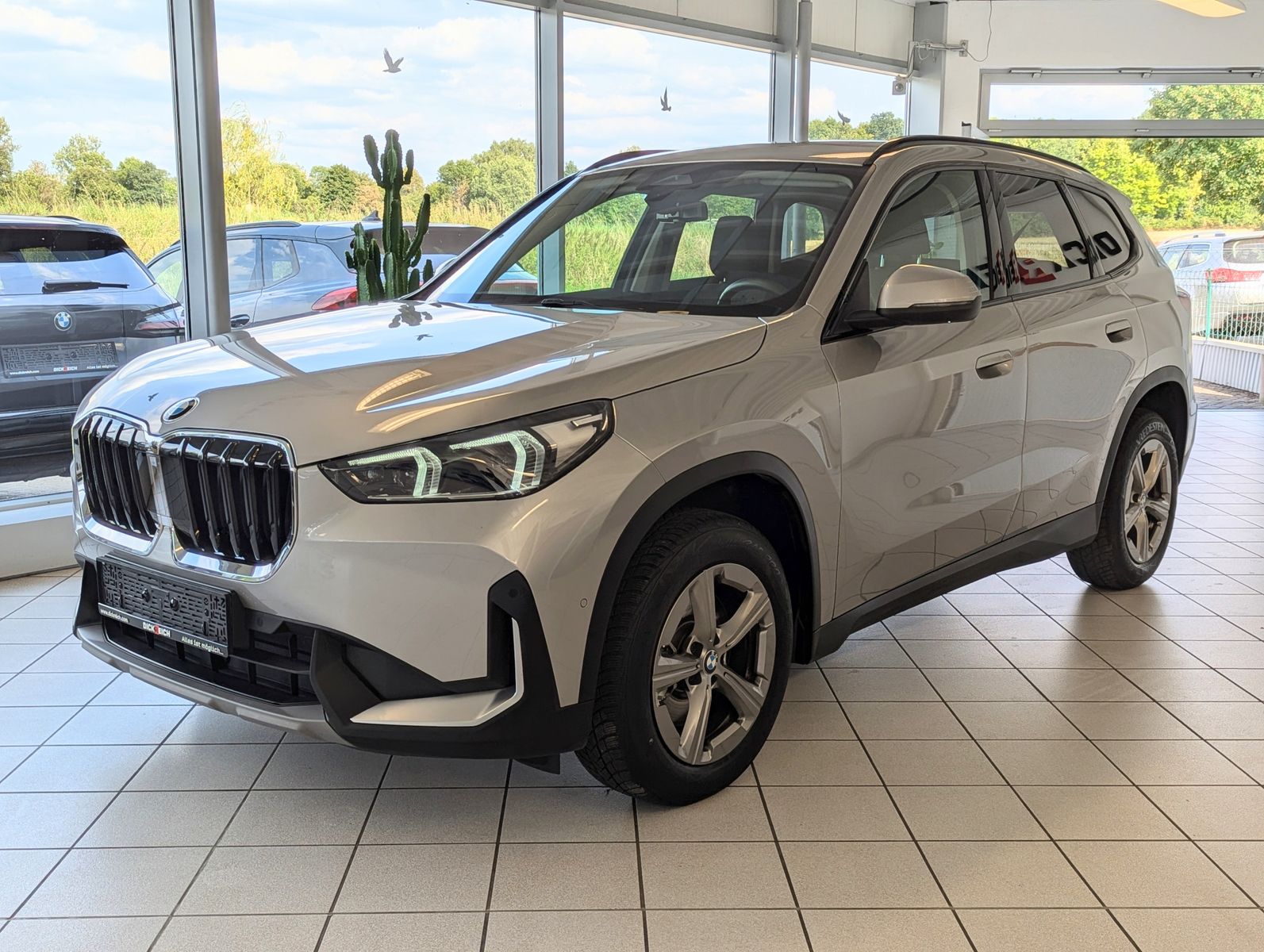 BMW X1 20 i Pano Premium-Travel-Paket AHK - Image 3