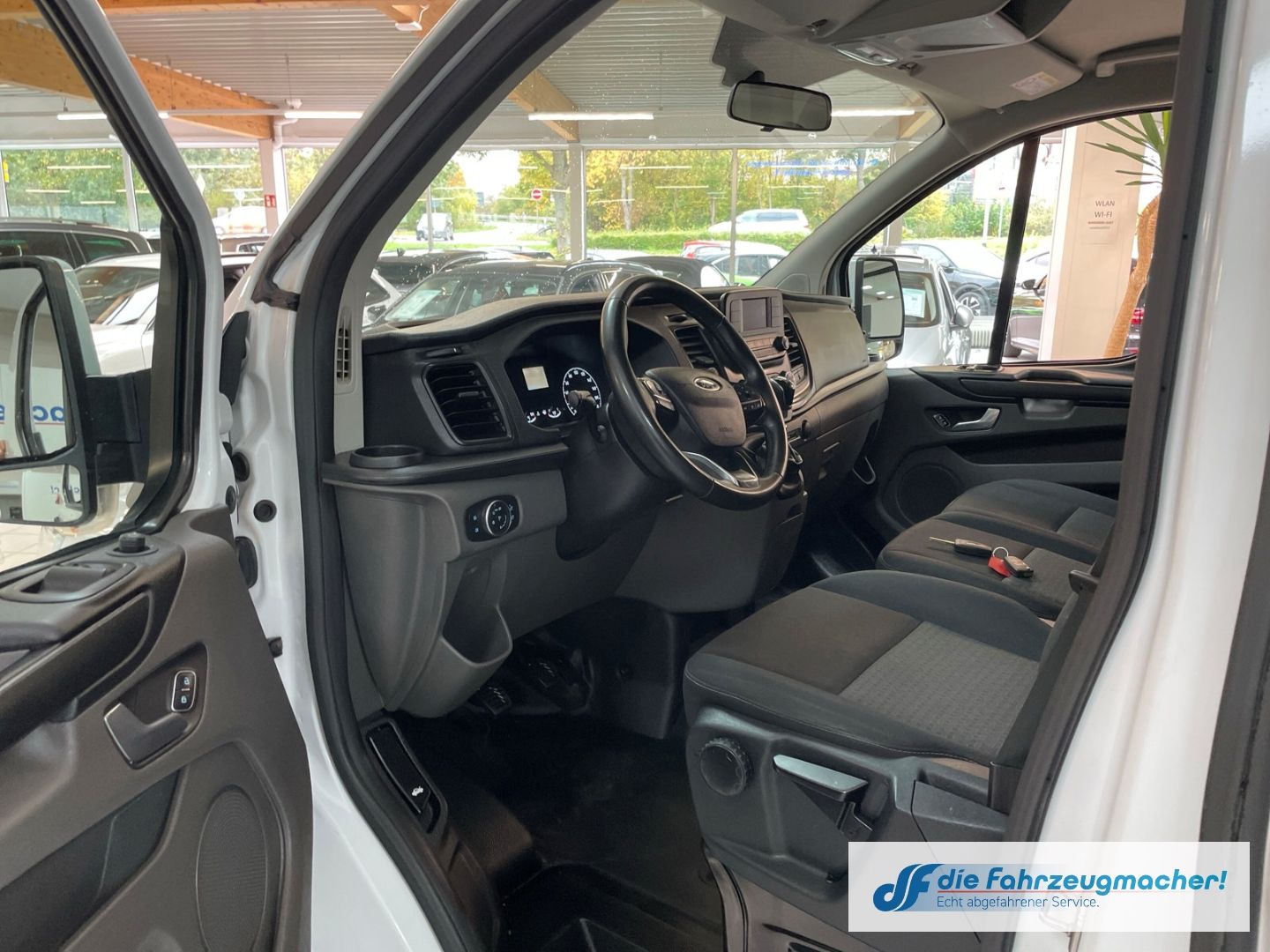 Fahrzeugabbildung Ford Transit Tourneo Kombi 320 L2 Trend Dyn. Kurvenli