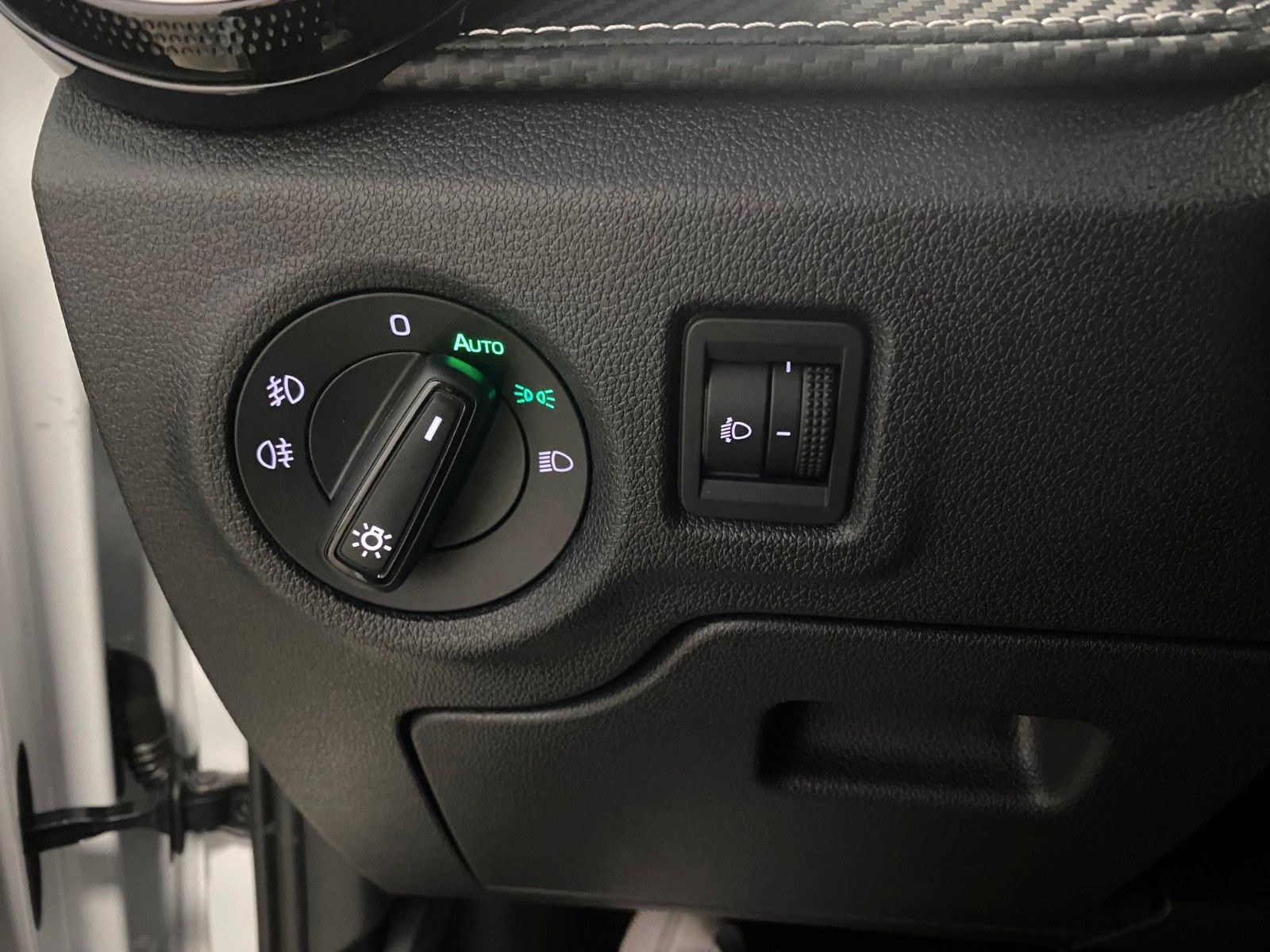 Fahrzeugabbildung SKODA Fabia 1.0 TSI DSG Monte Carlo+KAMERA+AppCon+PDC+