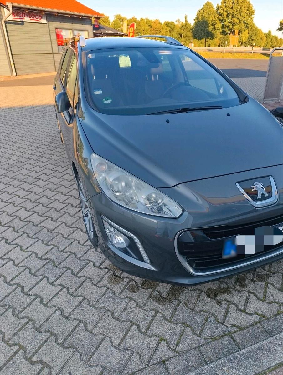 Peugeot 308 2011 — rear view