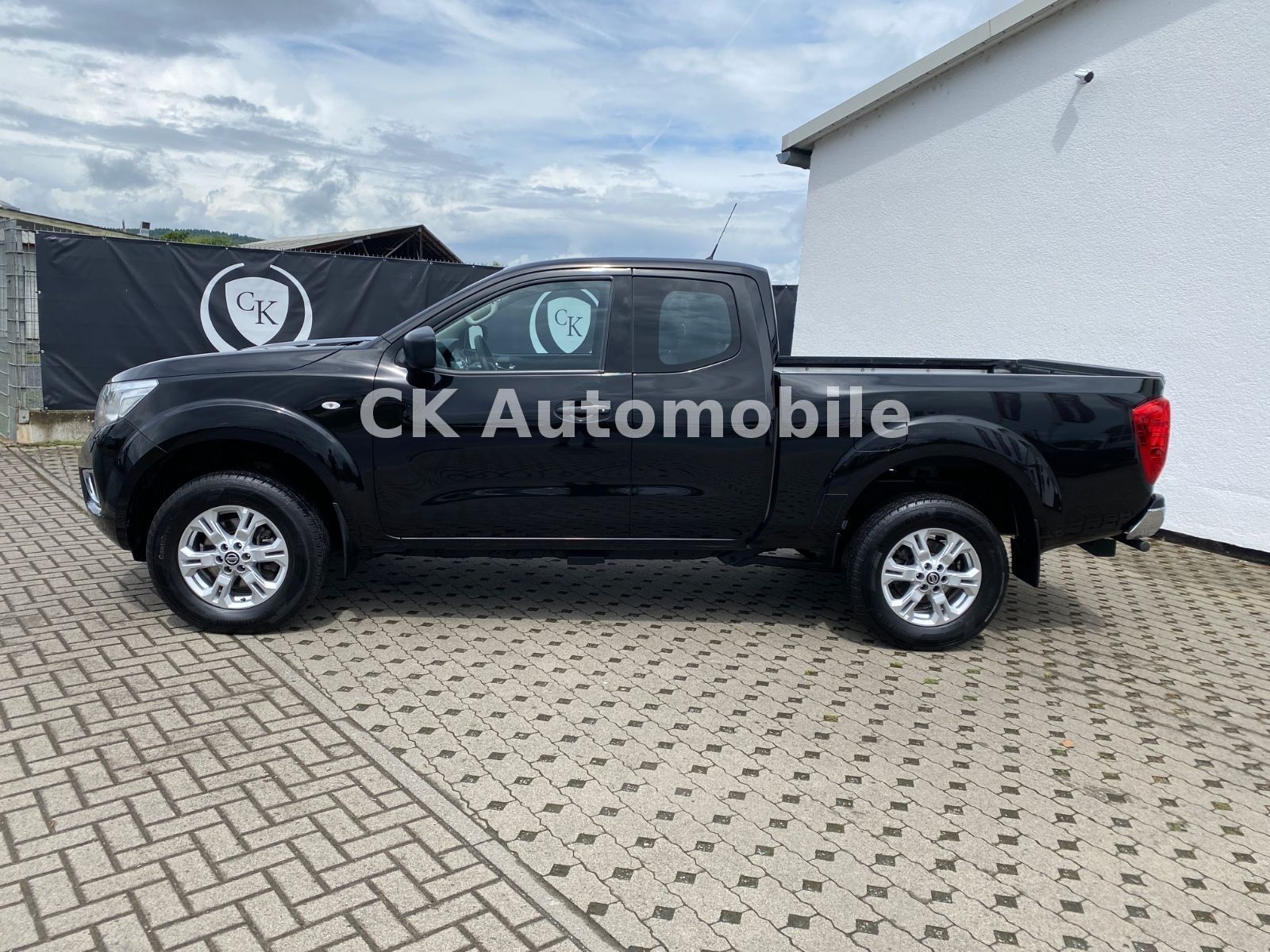 Fahrzeugabbildung Nissan Navara NP300 Acenta King Cab 4x4/AHK 3500 KG
