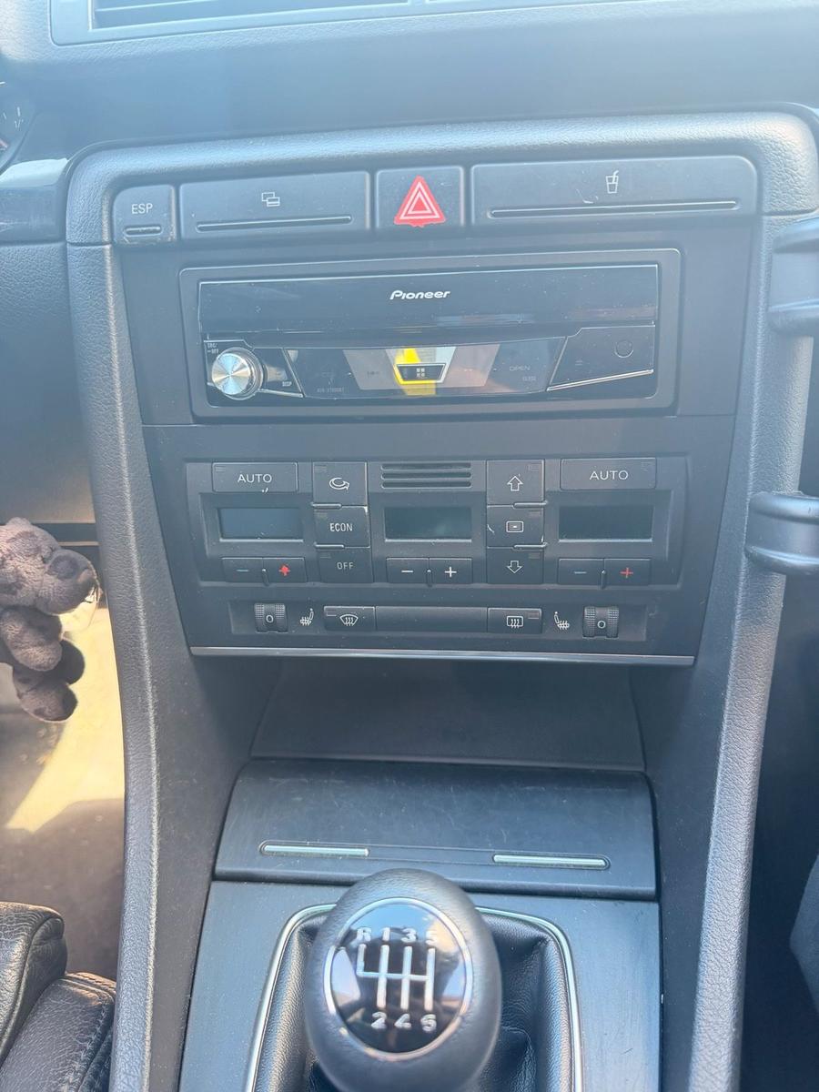 Audi A4 2004 — photo 6