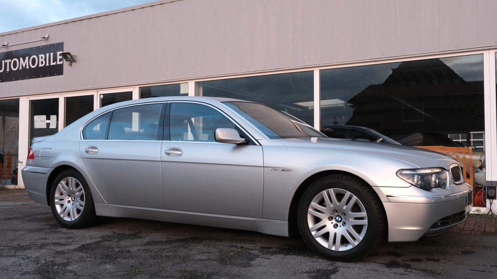 Fahrzeugabbildung BMW 760Li A/Erstlack/Orig. km/Ausnahmezustand