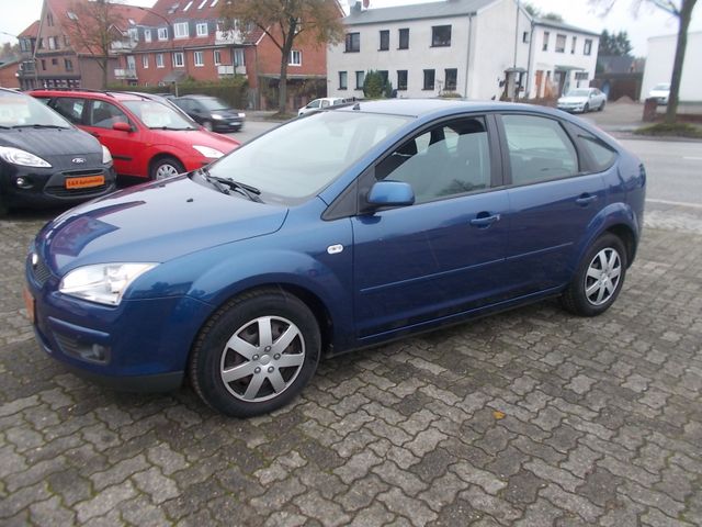 Ford Focus Lim. Style WENIG KM TÜV 4/26