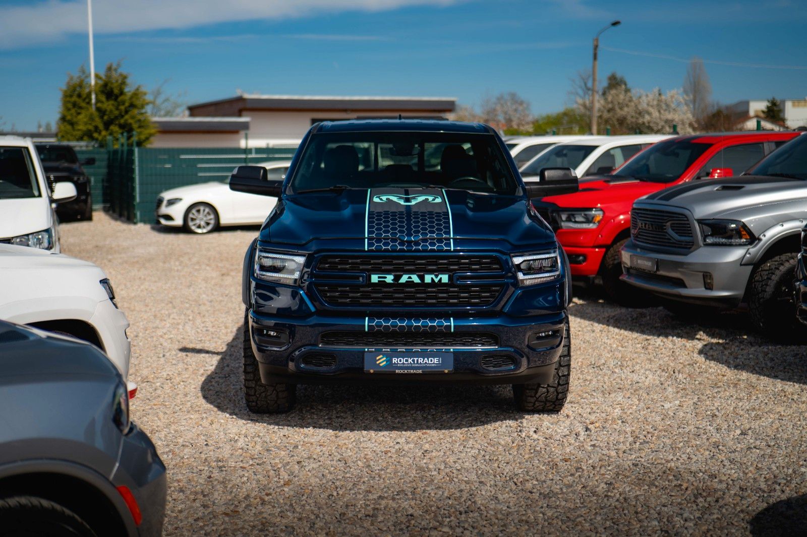 Fahrzeugabbildung Dodge RAM 5.7 V8 HEMI 4x4 BLUE EDITION Offroad LONGBED