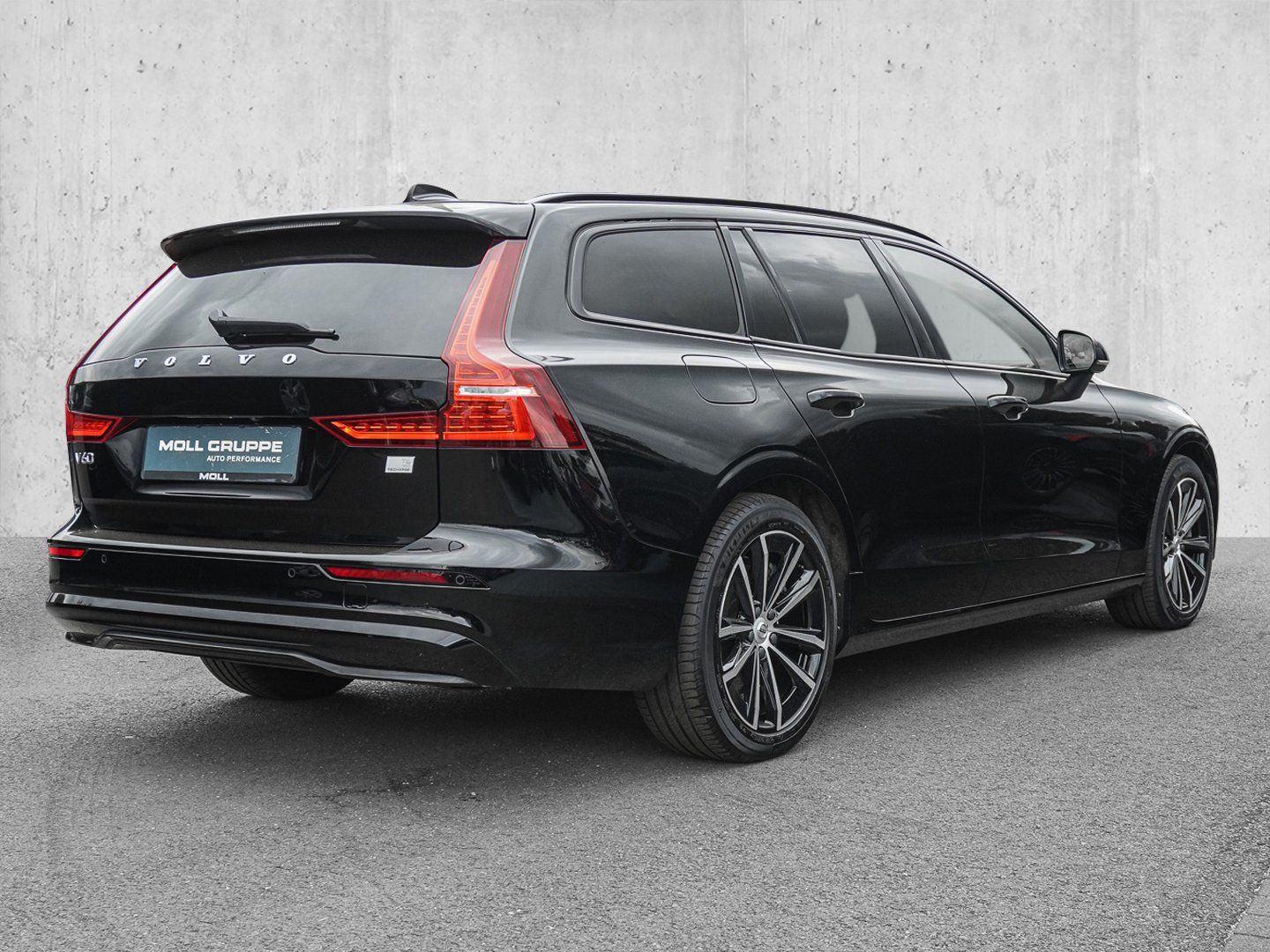 Volvo V60 T6 AWD Plus Dark Plug-in Hybrid PANO AHK H&K foto 4