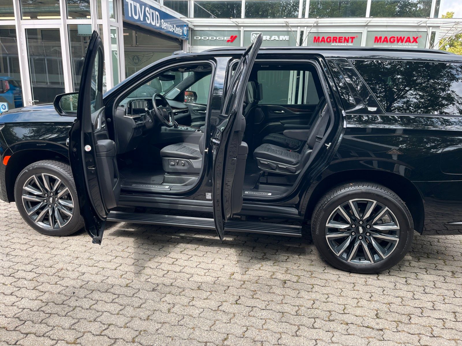 Fahrzeugabbildung Cadillac Escalade Sport Platinum 6.2 V8  4x4