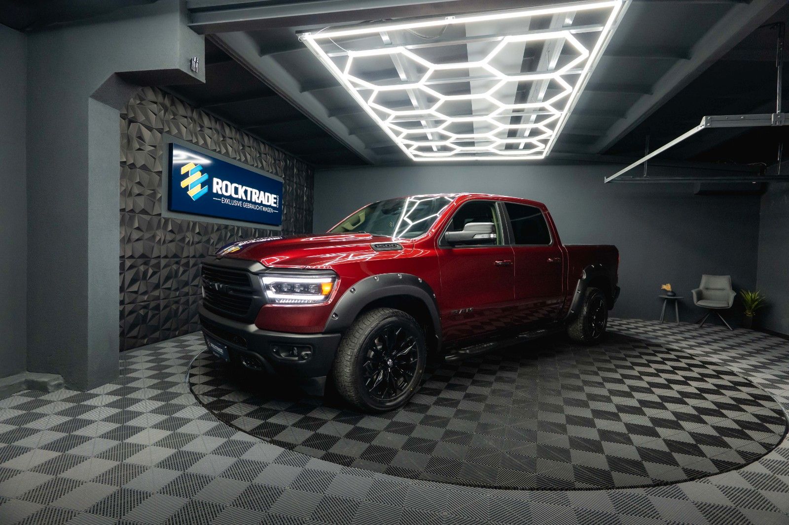 Fahrzeugabbildung Decamp Dodge RAM 5.7 V8 4x4 + DECAMP BACKPACK Camper