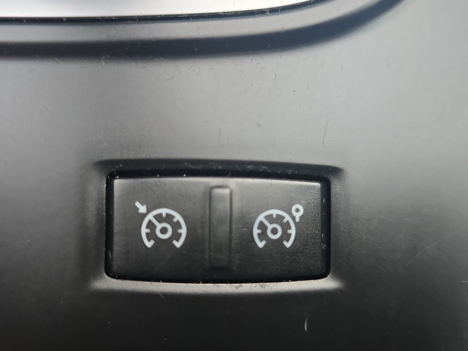 Fahrzeugabbildung Renault Megane IV Play NAVI+PDC+SHZ AUS 1.HAND