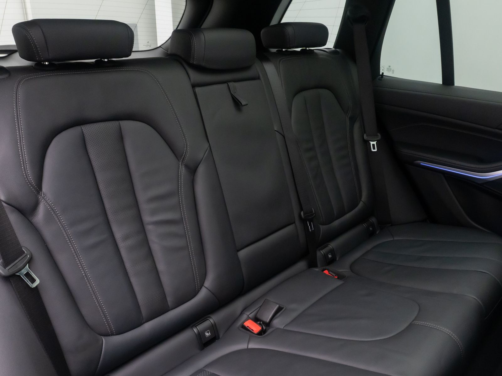 Fahrzeugabbildung BMW X5 xD40d M Sport Laser HUD DAB AHK Panorama Komf
