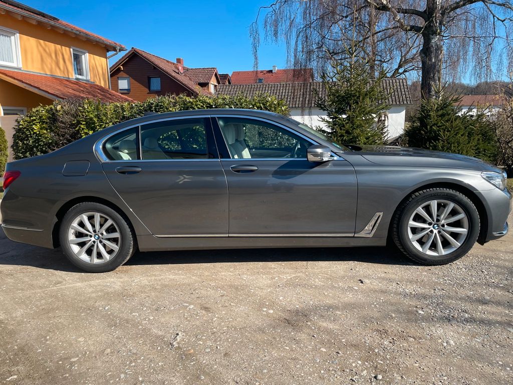 Image of BMW 730