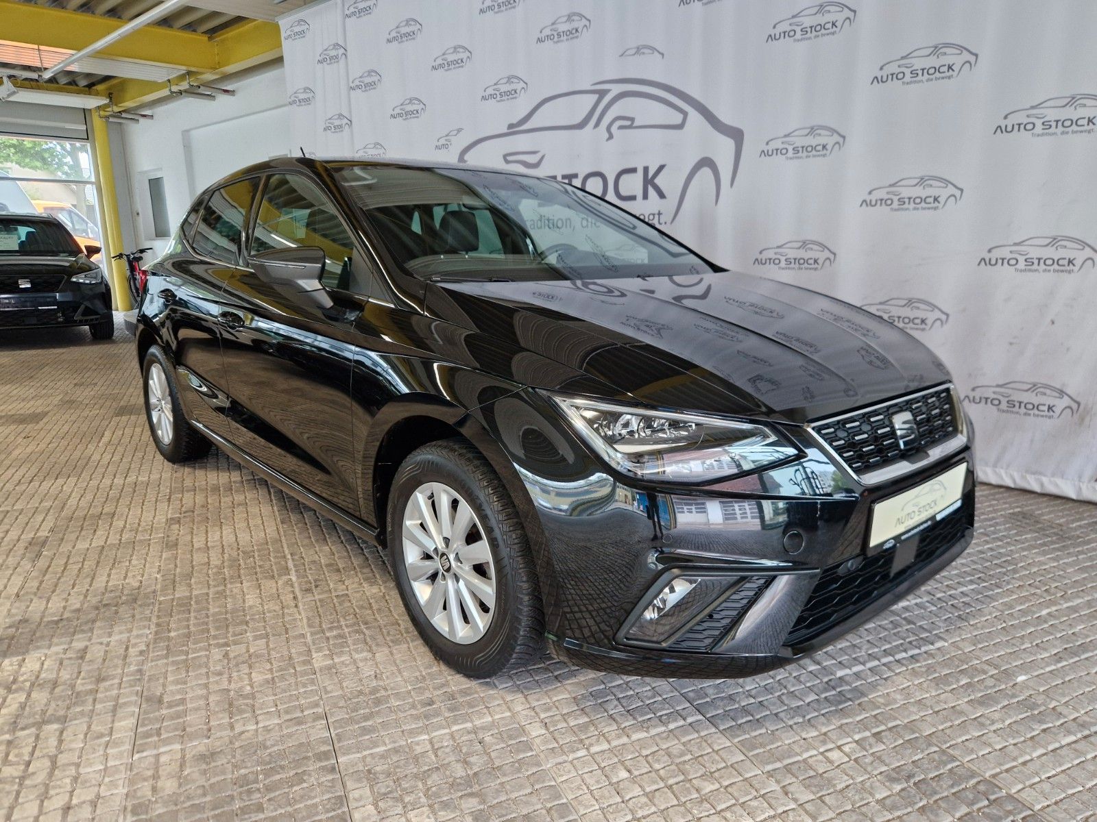 SEAT Ibiza 1.0 TSI DSG XCELLENCE Navi LED PDC SH Alca