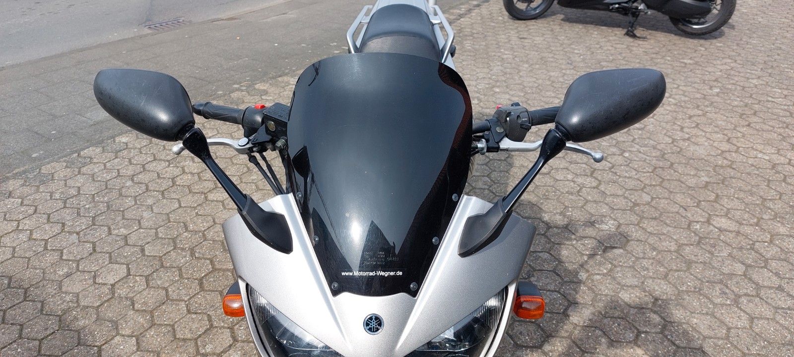 Fahrzeugabbildung Yamaha FZS 1000  1. Hand  inkl Zahnriemen/ Bos u.v.m