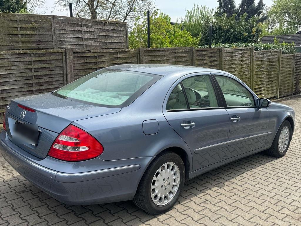Mercedes-Benz E 320