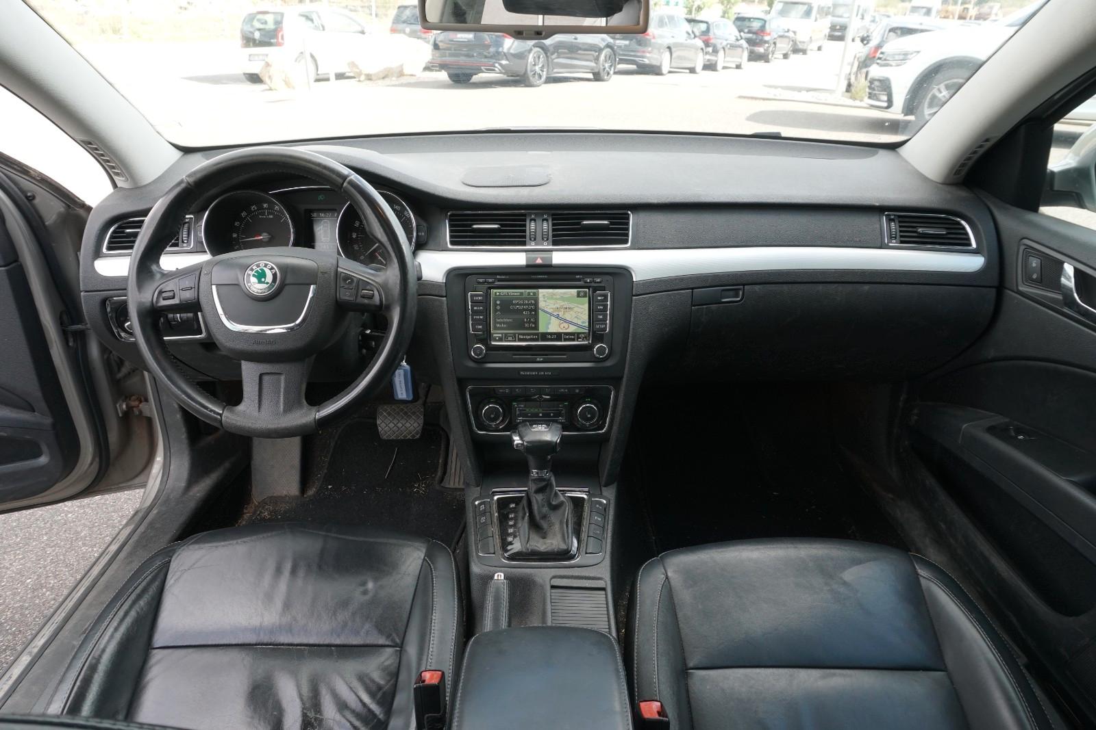 Skoda Superb 2013 — photo 32