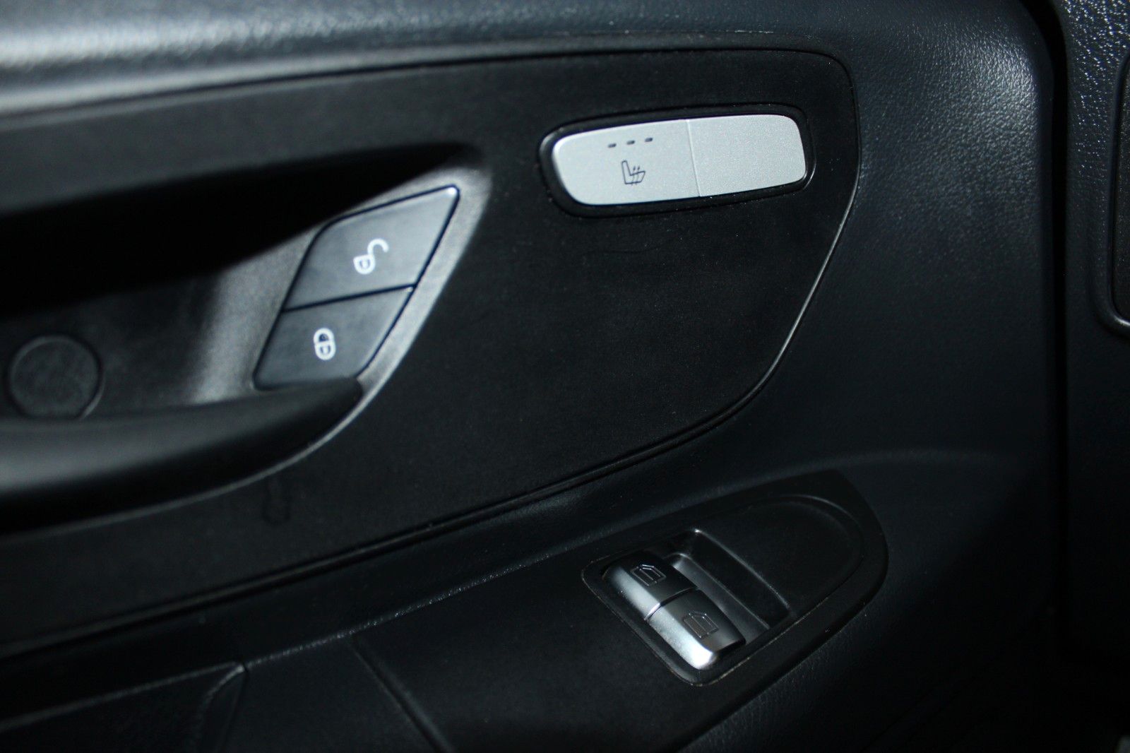 Fahrzeugabbildung Mercedes-Benz Vito MIXTO LANG 5-Si Klima STDHZ NAVI AHK CAM