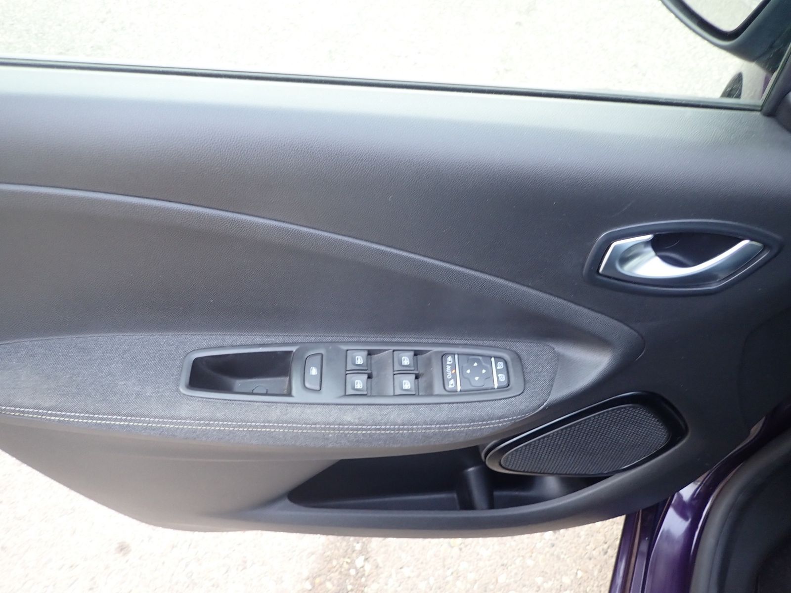 Fahrzeugabbildung Renault ZOE Iconic E-TECH 50 KW 135PS