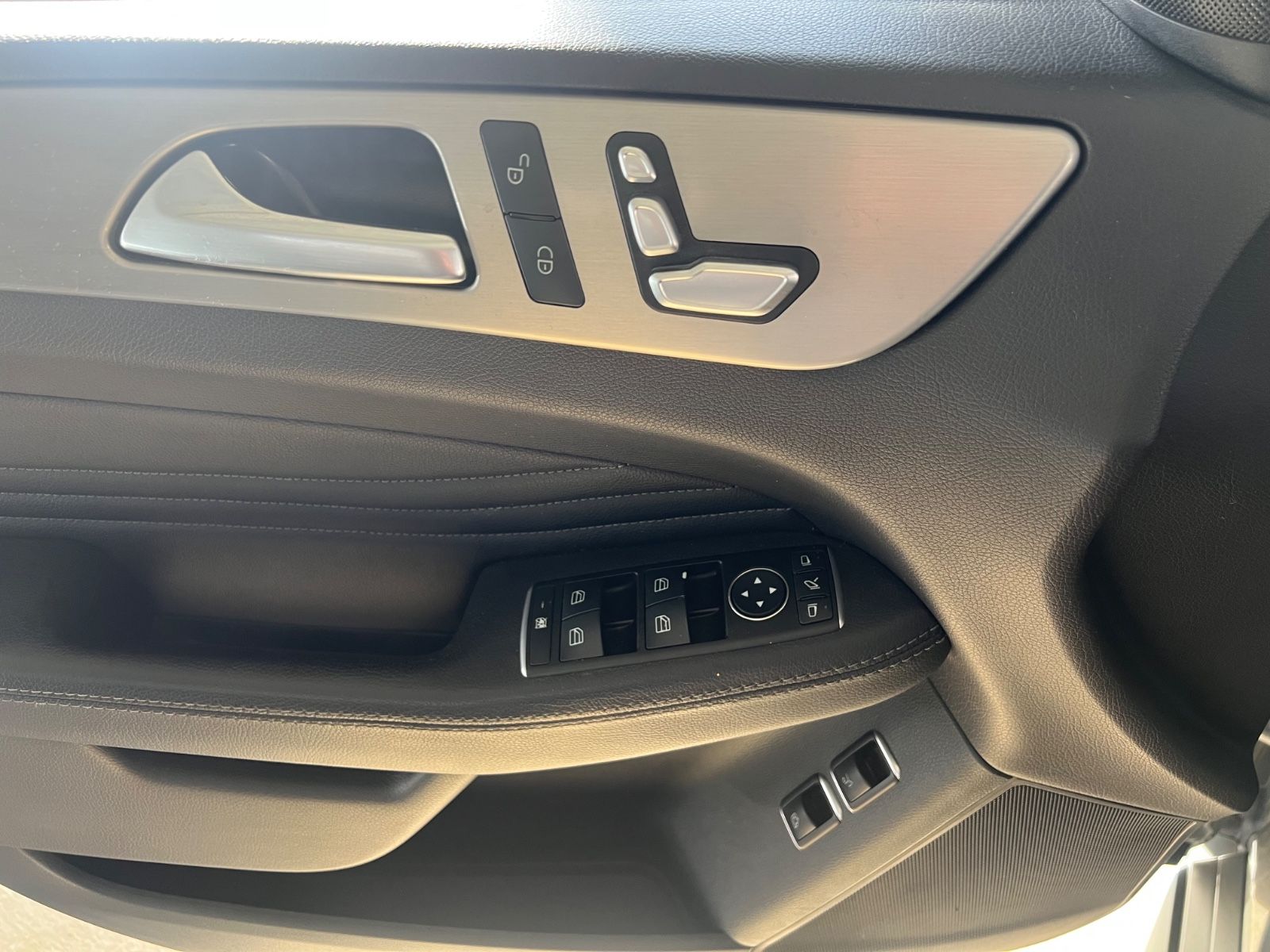 Fahrzeugabbildung Mercedes-Benz GLE 350 d 4Matic AMG LINE *SCHIEBEDACH*ANHK*