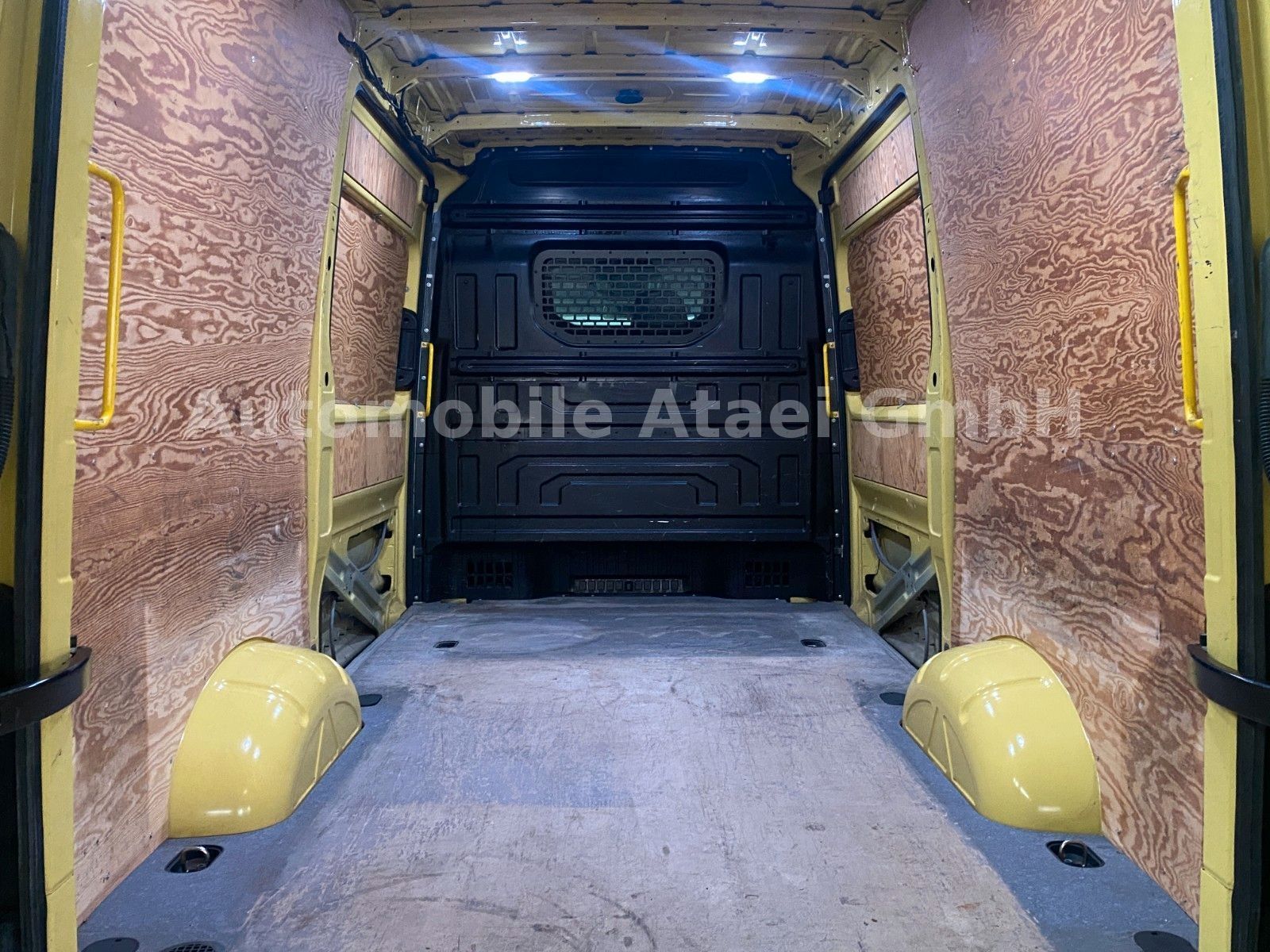 Fahrzeugabbildung Volkswagen Crafter 35 TDI *AHK 3,5t* 1. HAND+ PDC (6932)