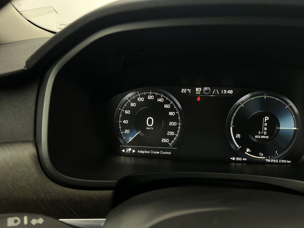 VOLVO V90 Cross Country D5 ALLRAD / 1.HD /235PS /B&W VOLVO V90 Cross Country D5 ALLRAD / 1.HD /235PS /B&W