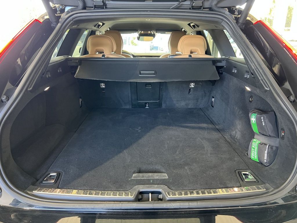 Volvo V90 T5 Momentum AHK *KEIN VERKAUF AN PRIVAT*
