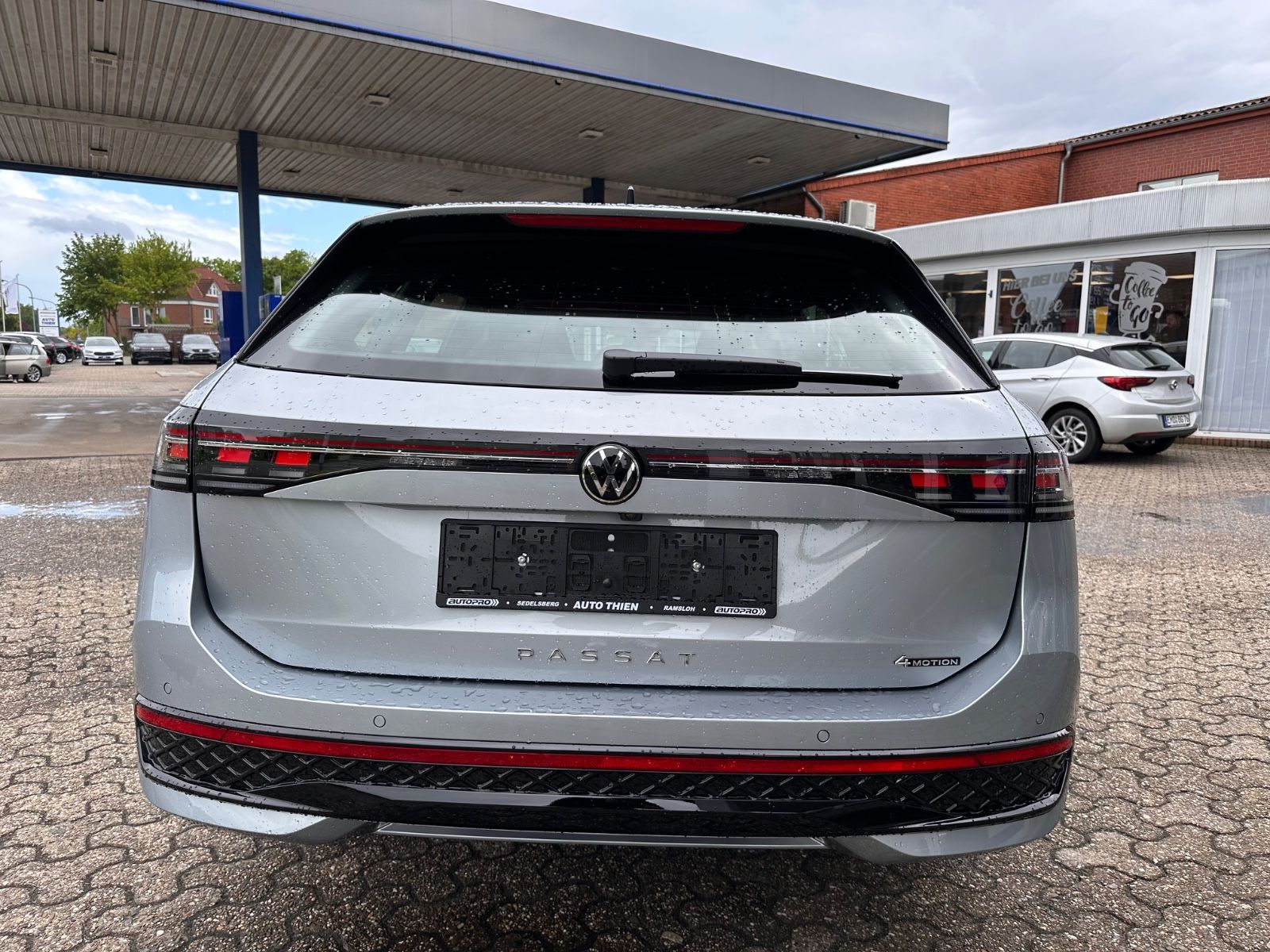 Fahrzeugabbildung Volkswagen Passat Variant 2.0 TDI 4M R-Line Matrix/AHK/Navi