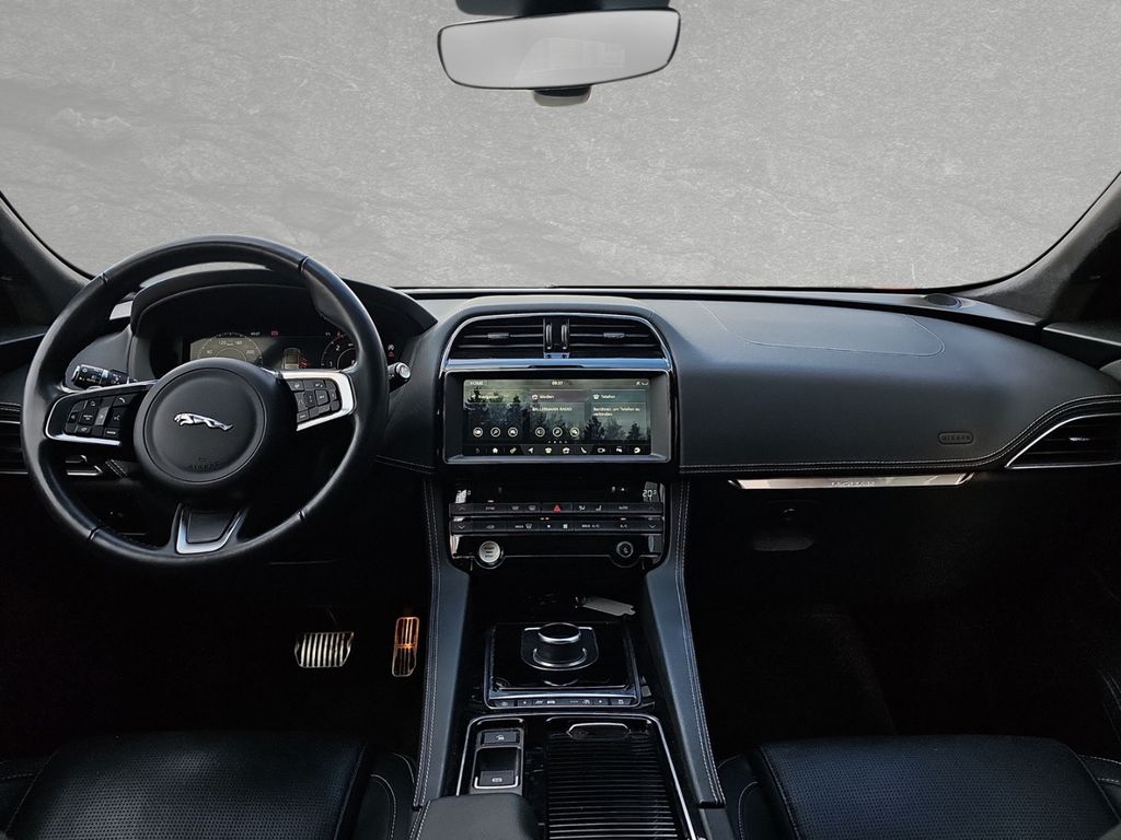 Jaguar F-Pace 20d Chequered Flag