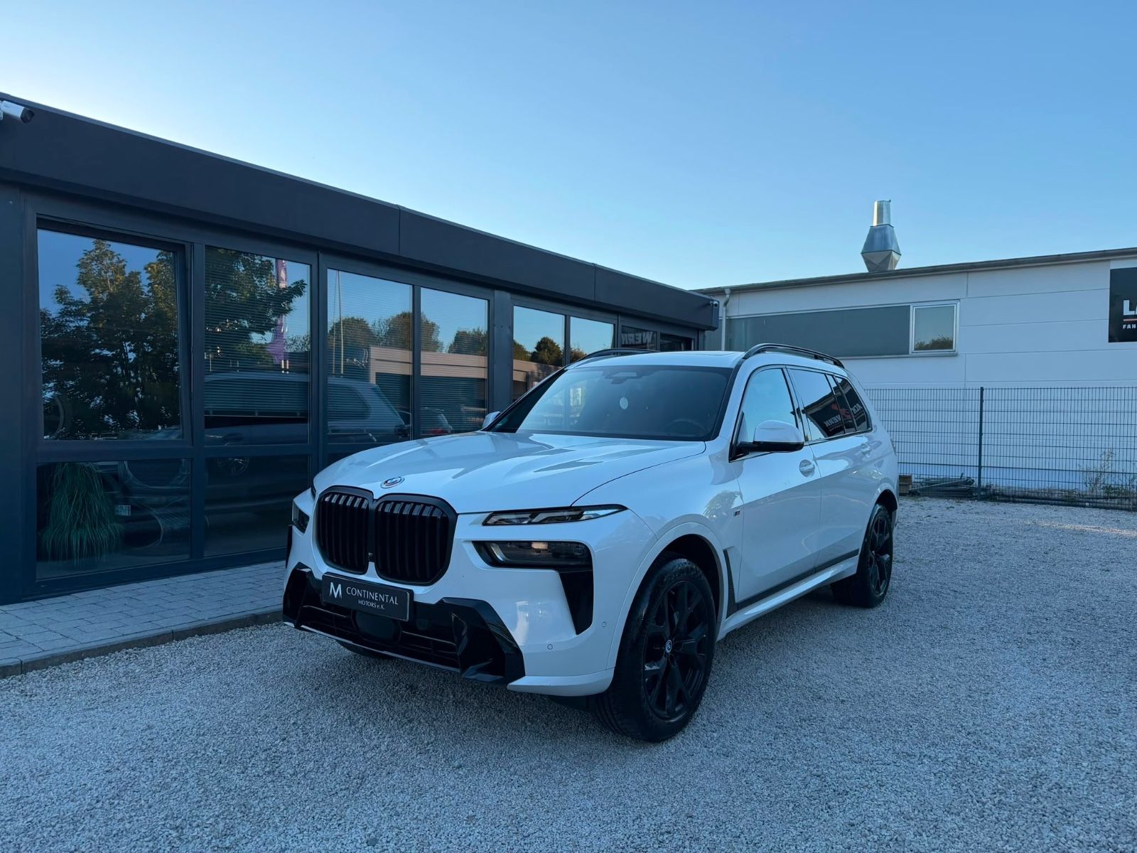 BMW X7 X7 xDrive 40 d M Sport*6-Sitzer*Sky-L*AHK*, Ansicht 2