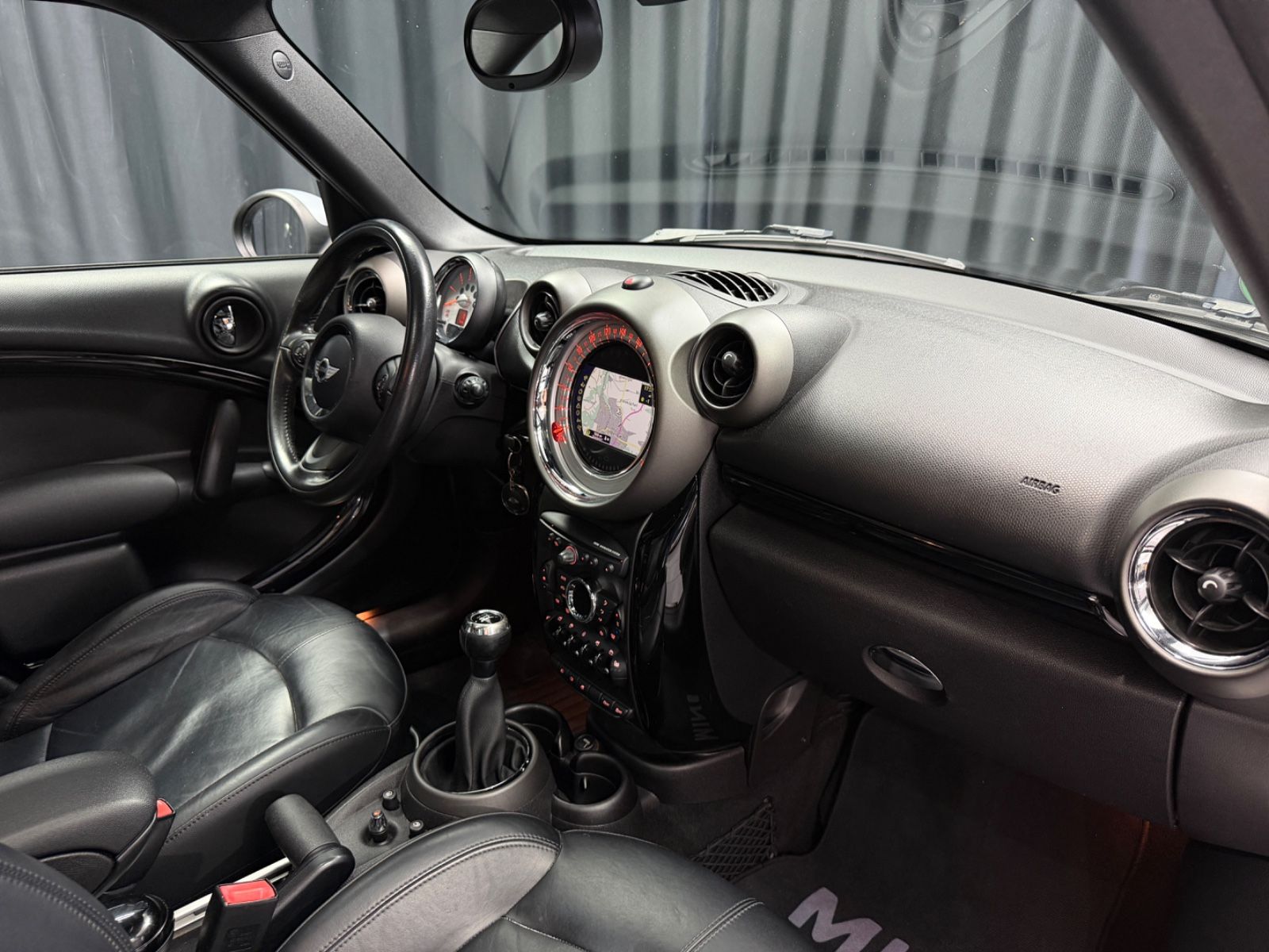 Fahrzeugabbildung MINI COOPER D Countryman Cooper D All4|PANO|NAVI|