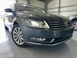 Volkswagen Passat Highline Pano Leder 8-Fach PDC ALU Tempom - Volkswagen Passat aus 2012: Kombi