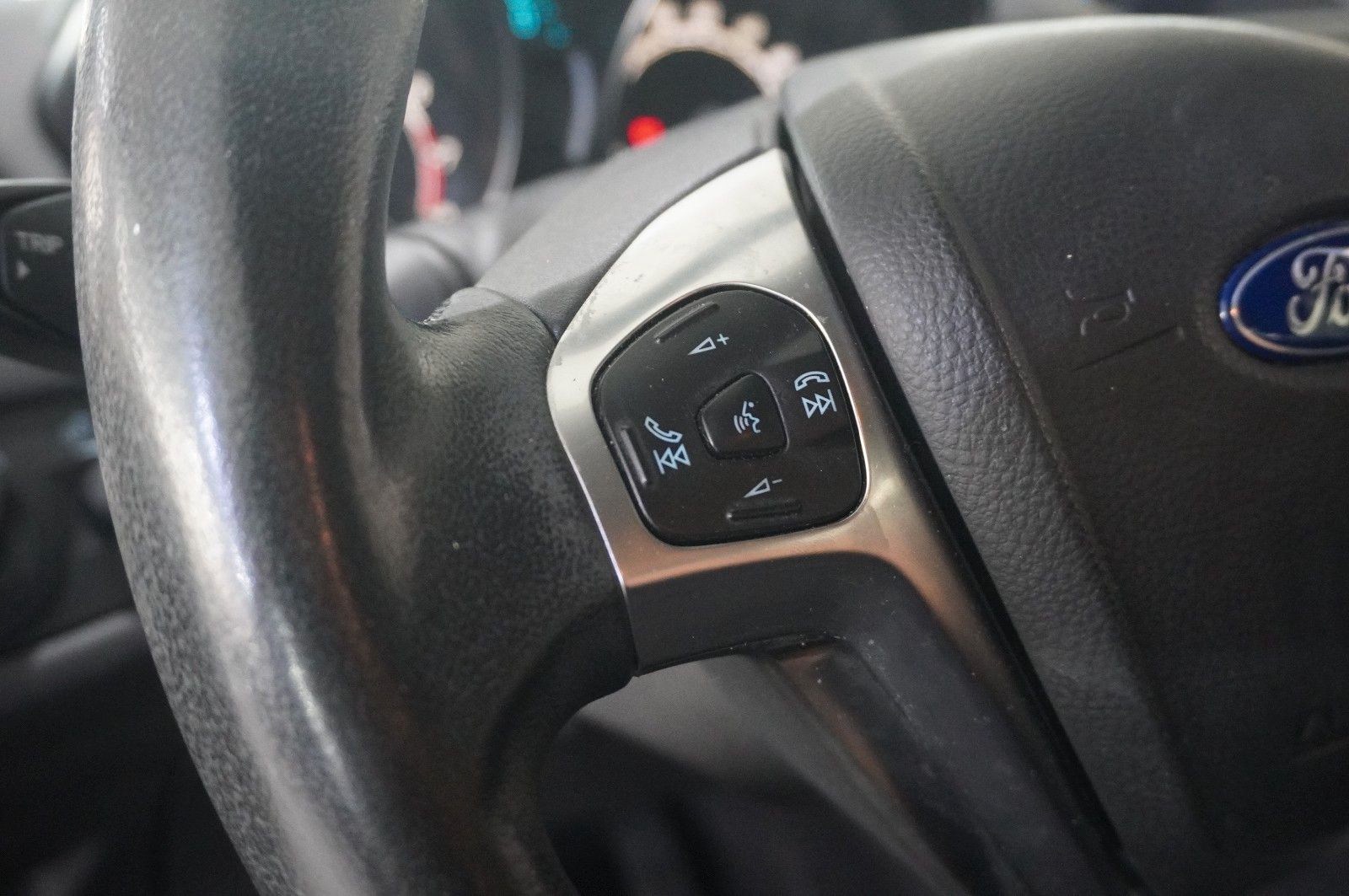 Fahrzeugabbildung Ford Fiesta 1,0 TREND 5-TÜR LED/SHZ/PDC/NEBEL/USB