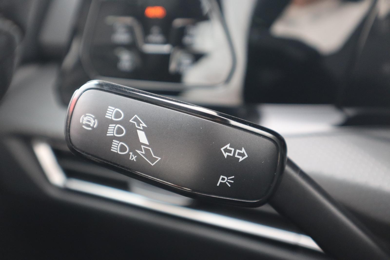 Volkswagen Golf VIII 2.0 GTI LED Head-Up ACC Standheizung, миниатюра 16